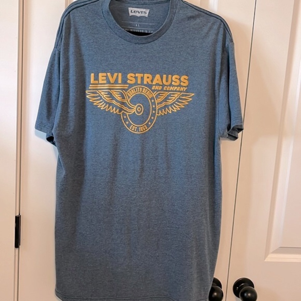 Levi Strauss blue men’s short sleeved T-shirt, size XL.
